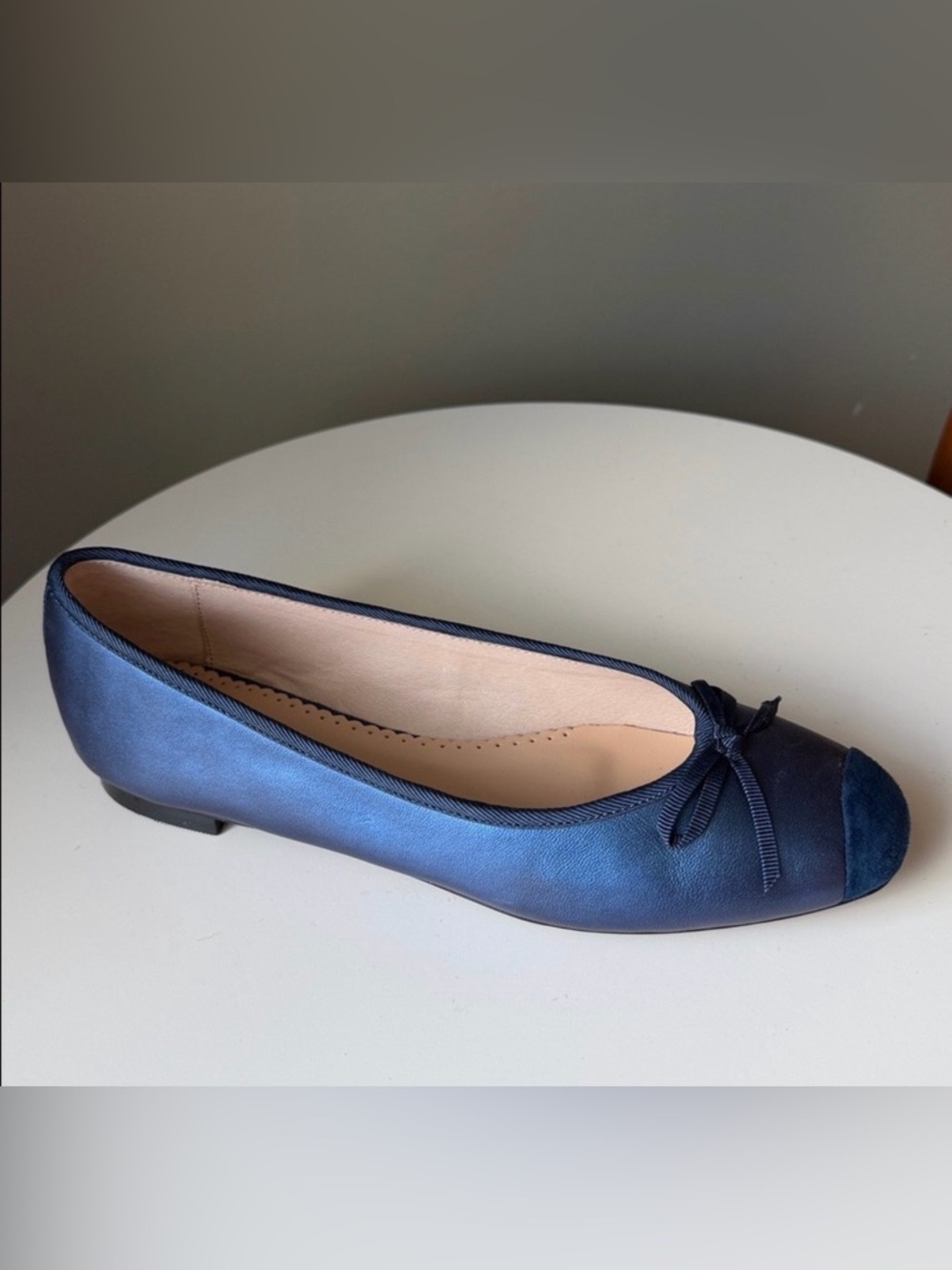 Maud Frizon women's blue leather ballet flats with a cap toe and a bow detail